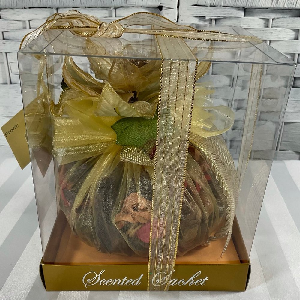 🏡 5/$25 - Gift Boxed Scented Sachet w/ Gold Poinsettia Decoration
